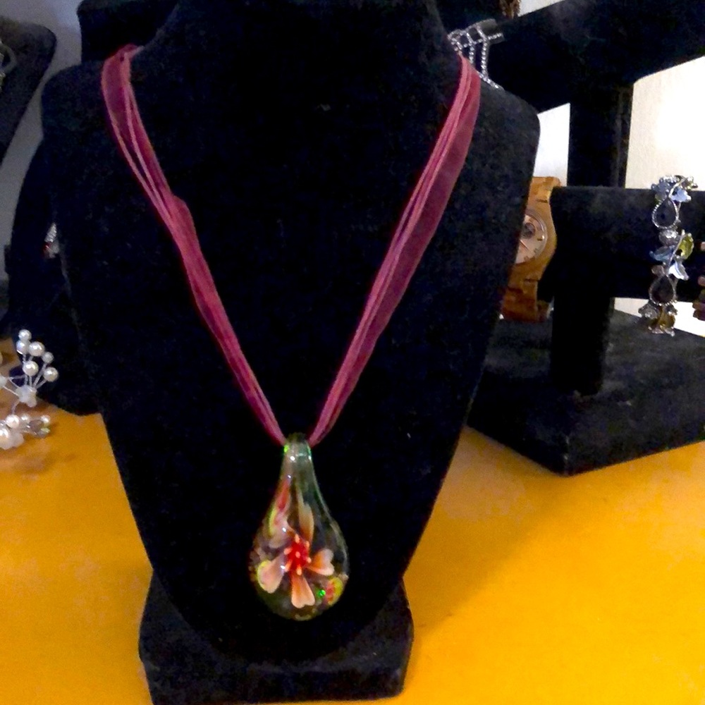 🌺 Blown Glass Necklace